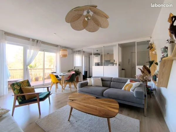 Superbe T4 rénové, sans vis-à-vis, terrasse et garage - Dernier étage