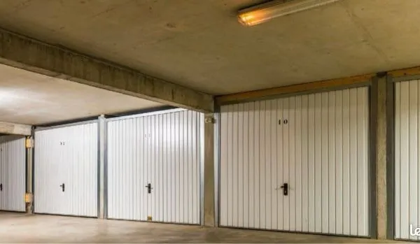 Box fermé 18 m² - Résidence sécurisée - Ferney-Voltaire