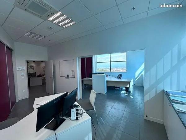 BUREAUX 191 m² CEYRAT