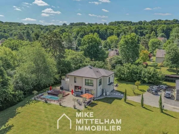 Villa 9 pièces 230 m²