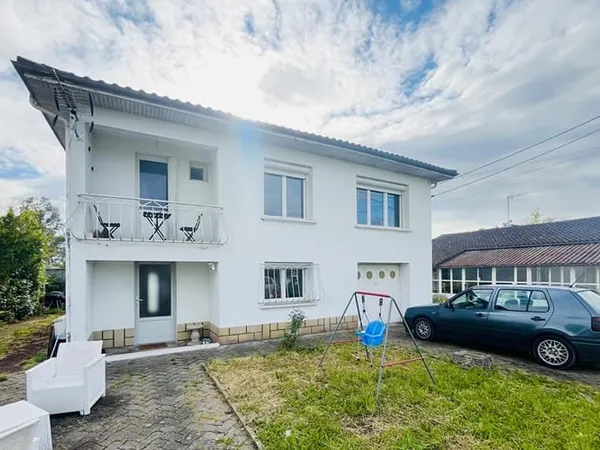 Ste Livrade / Lot, maison d'environ 100m² avec garage et jardin