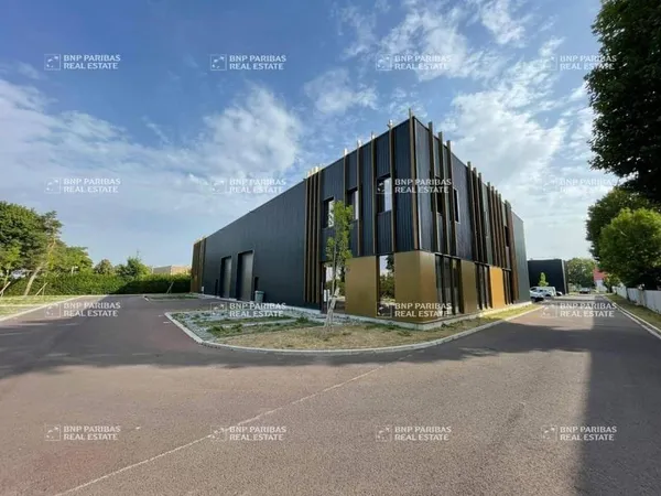 Local d'activité 1338 m²