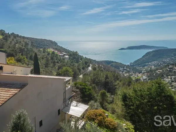 Vue panoramique sur la mer