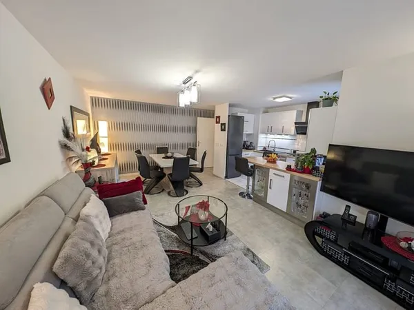 À découvrir en Exclusivité cet appartement F3 avec jardin