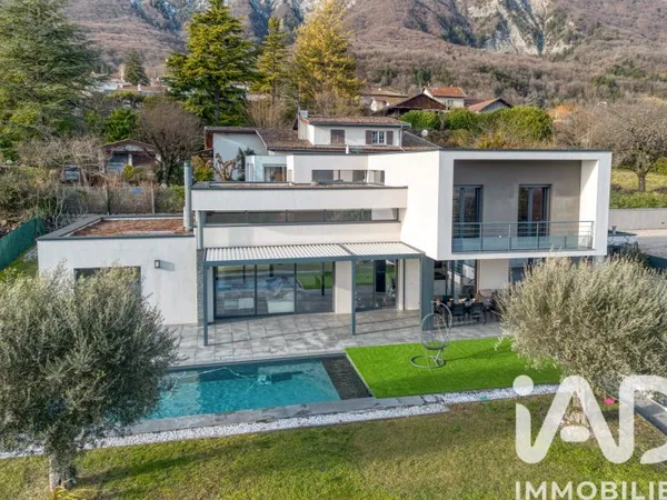 Maison 6 pièces 280 m²