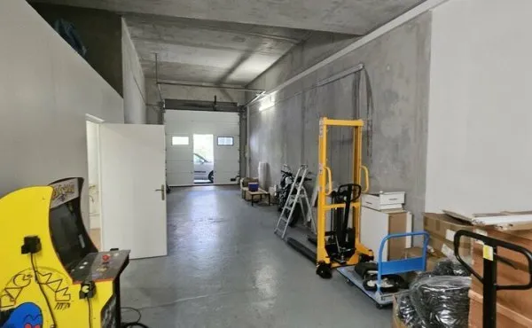 Local d'activité 115 m²