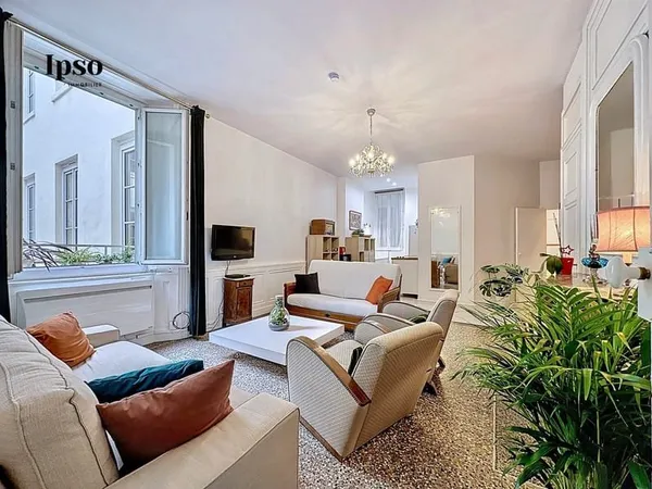 Appartement 2 pièces de 63.5 m2 à deux pas de la Place Bellecour
