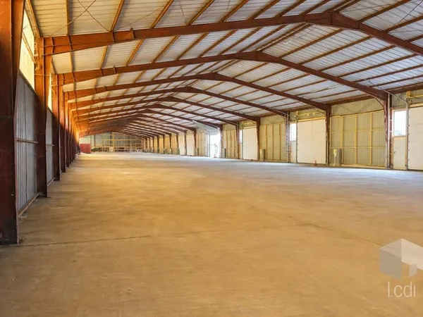 MONTELIMAR, entrepôt de 750 m2