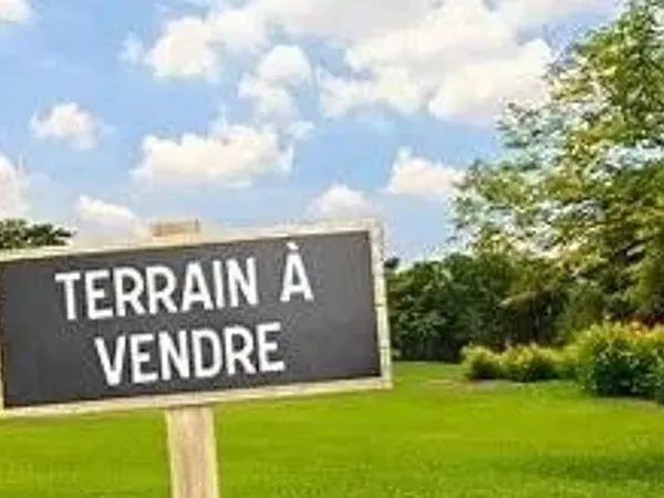 Terrain 745 m²