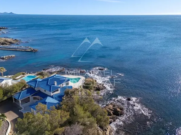 Vends villa - 288.83m² - 9 pièces, 5 chambres - Les Issambres 83380