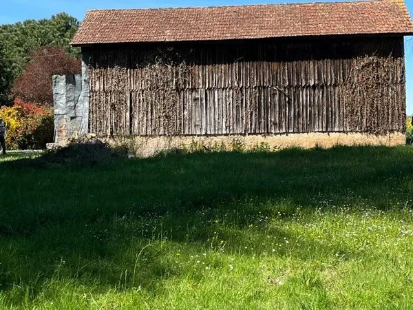Terrain + hangar à tabac Mauzac et Grand Castang