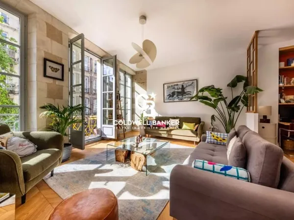 NANTES DECRE CHATEAU. APPARTEMENT ANCIEN RENOVE 103 M2