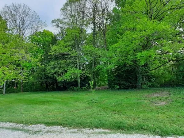 Neuville sur Ain Belle parcelle de terrain constructible 932 m²