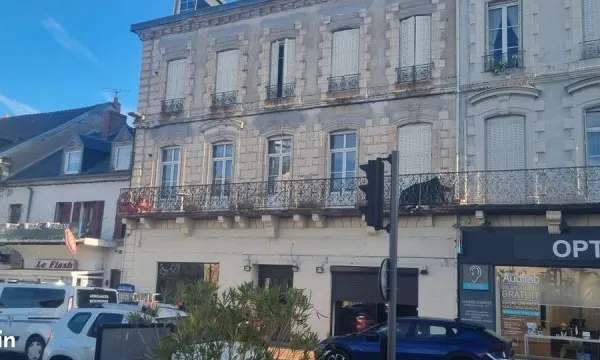Local commercial 700 m² Commentry