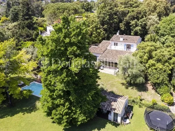 Valbonne : Villa provençale avec 5 chambres et piscine