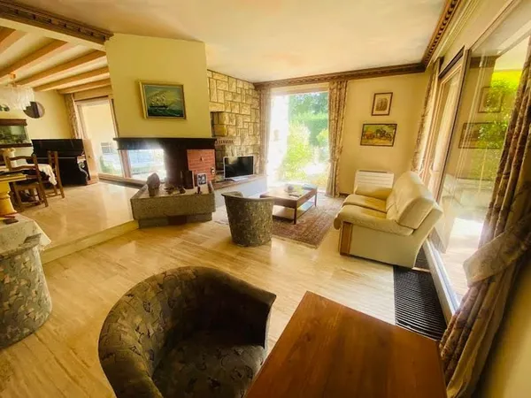 Maison 7 pièces 300 m²