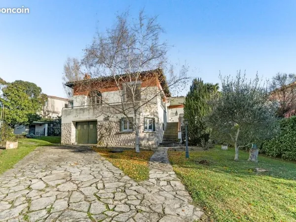 Maison 9 pièces 280 m²