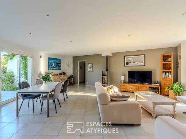 Élégante villa moderne de plain-pied à quelques pas des plages