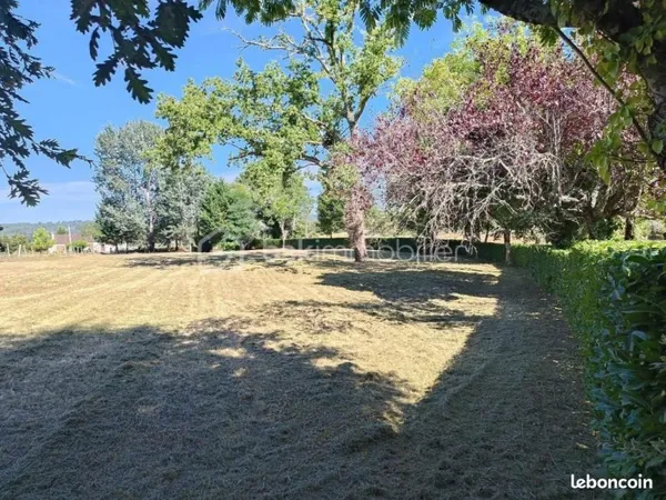 Terrain 3 629 m² Belves