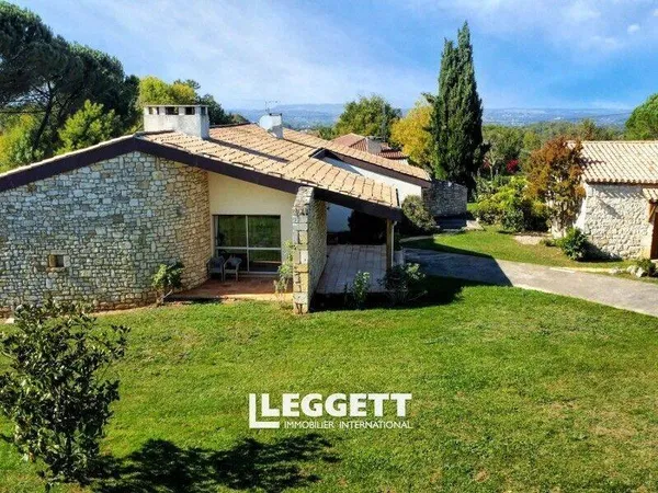 Maison 7 pièces 220 m²