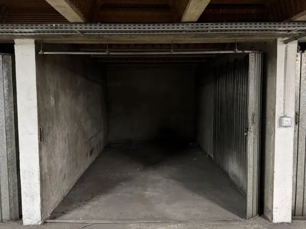 BOX SECURISE 12,4 M2 (23 M3 ) A ACHETER AU 3 EME SOUS-SOL