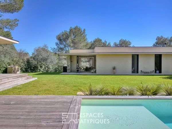 Lignes pures et lumière absolue : villa signature avec piscine