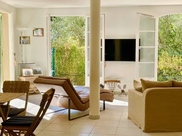 A vendre : Appartement 3 pièces Grimaud centre, de plain-pied en résidence récente, à proximité immé