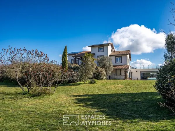 L'écriture plus confortable et polyvalente d'une maison de l'Ardèche.