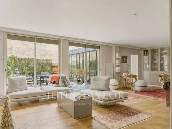 TRES BEL APPARTEMENT EN NUE-PROPRIETE - JARDIN PRIVE - PISCINE - TRIANGLE D'OR