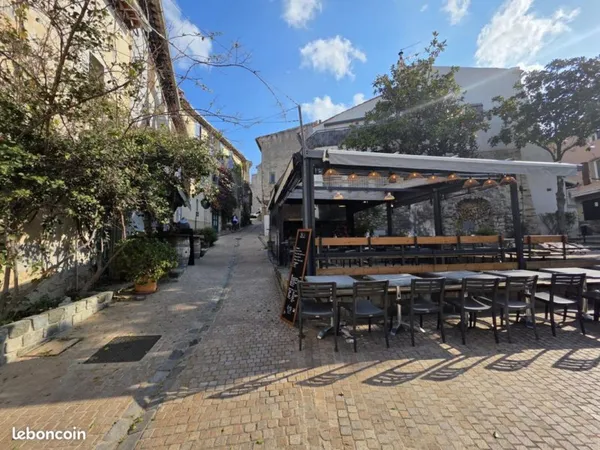 Bar - restaurant