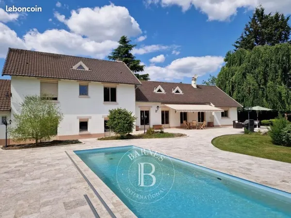 Propriété 8 pièces 247 m²