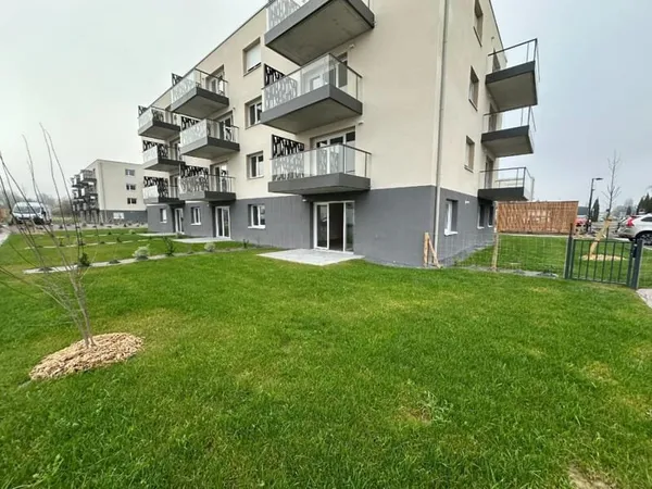 T4 NEUF avec terrasse, jardin et parking à LAVAL