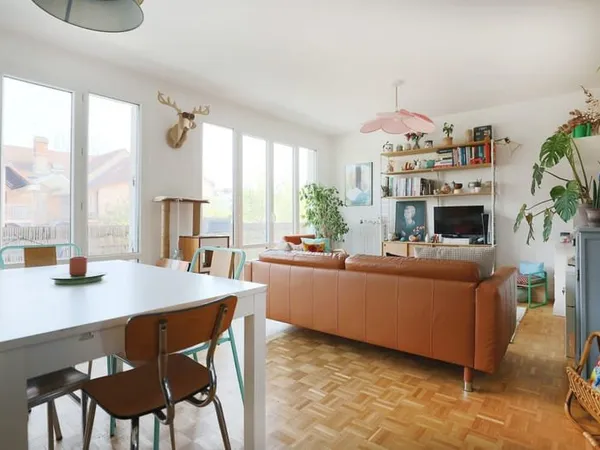 APPARTEMENT 3 PIÈCES LUMINEUX AVEC BALCONS