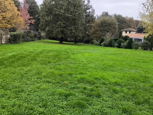Terrain constructible 2287 m²