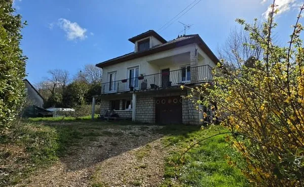Clamecy - Pavillon indépendant sur 1 438 m2 terrain arboré e
