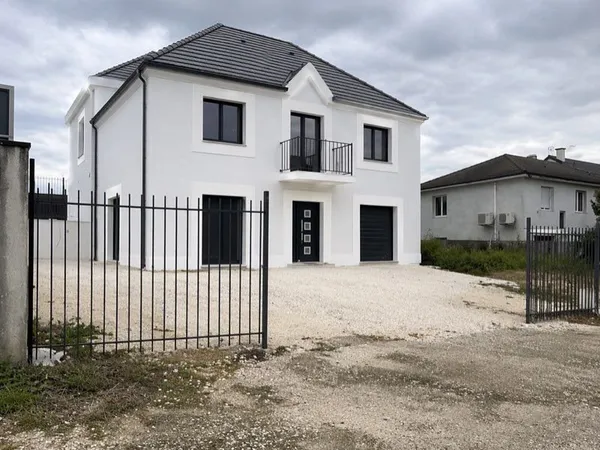 Maison neuve meublée
