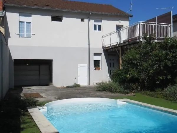 Vichy - Maison de ville rénovée avec piscine
