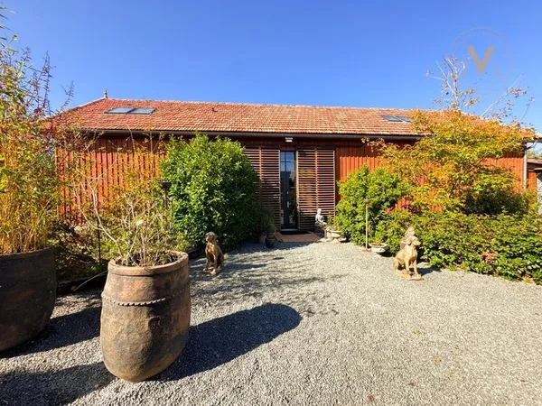 Superbe Loft aménage avec beaucoup de goût et son jardin proche de BANEUIL (24)