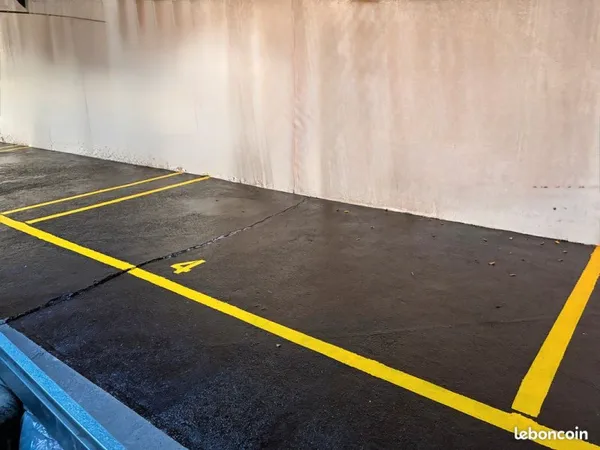 PARKING RUE CAMILLE GODARD à 500 MÈTRES DE LA PLACE PICARD