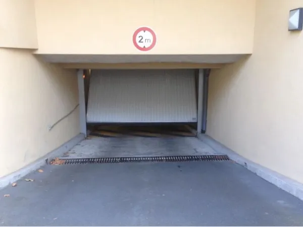 Place de parking souterrain sécurisée à Cachan