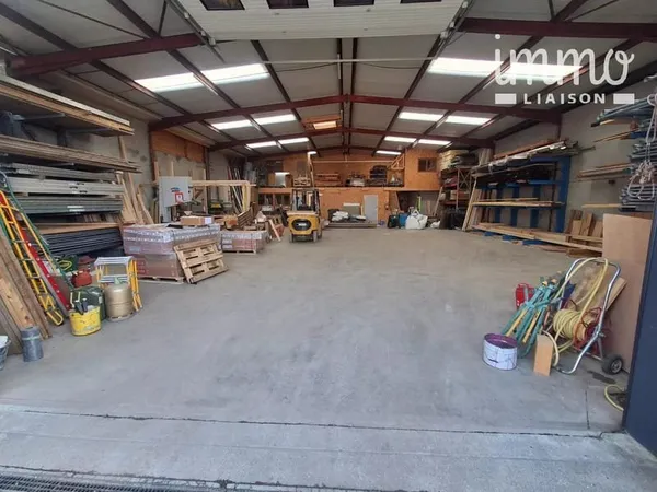 Entrepôt de 400 m2 au sol avec mezzanine