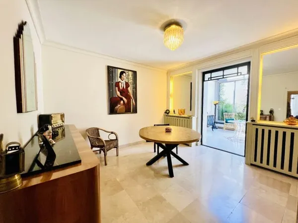 Maison 8 pièces 305 m²