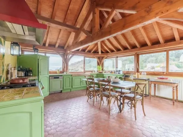 Propriété 6 pièces 350 m²