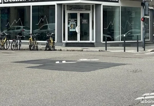 Pas de porte à céder 48 000 euros