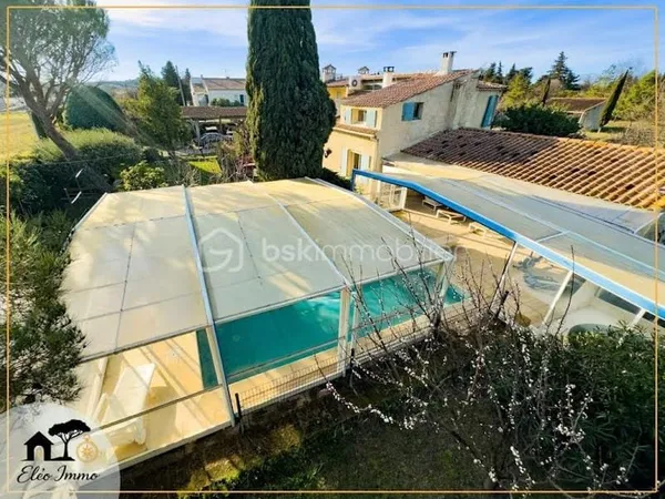 Villa 7 pièces 217 m²