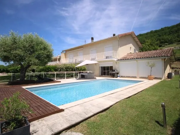 Maison 8 pièces 258 m²