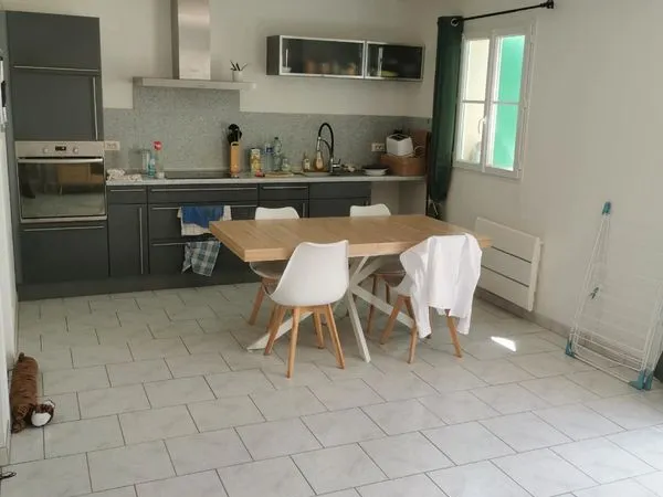 Lussant Maison 82 m2 3 chambres Garage Jardinet avec terrasse 174000