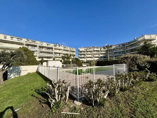 Appartement T1 avec terrasse et place de parking