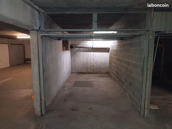 Garage / Box fermé à vendre - Résidence sécurisée