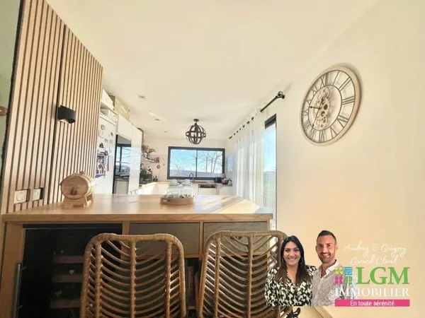 Grande Maison non mitoyenne, familiale avec Piscine et Terrasse 80 m² au Calme absolu